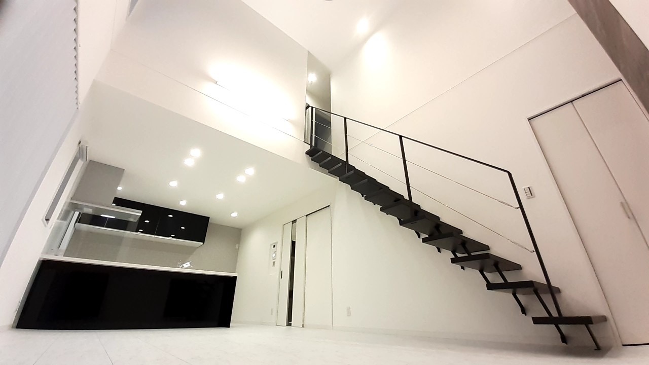 モノトーンで纏められた、シンプルでありながらオシャレな邸宅の外観